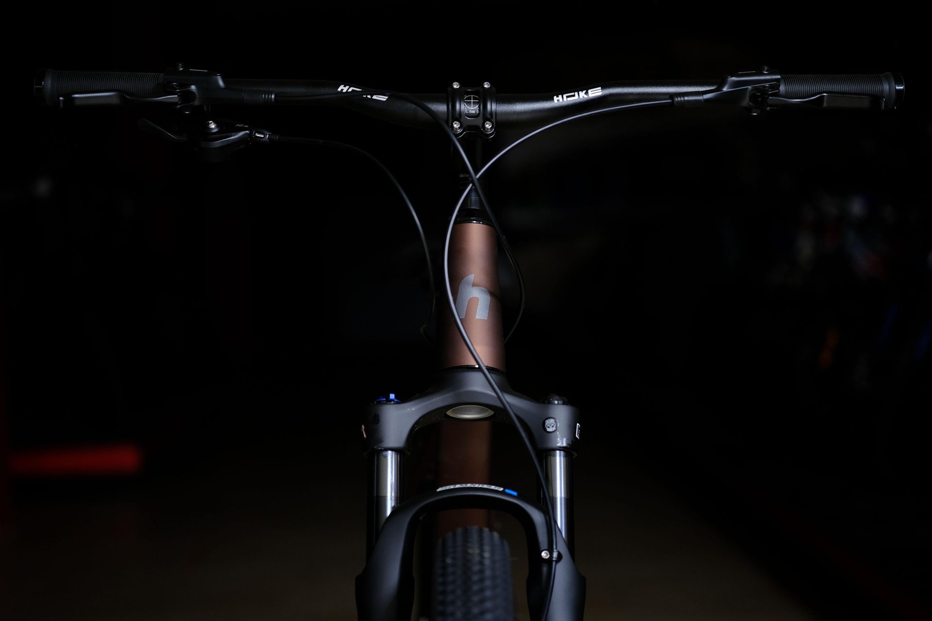 Вилка воздушная Suntour XCM 32 AIR под ось 15mm HOKE 17 Way 29 HD матовый коричневый 21